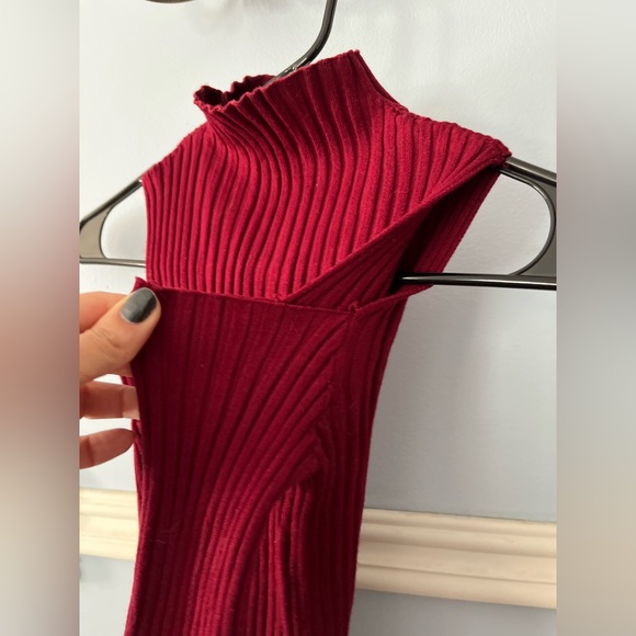 Pixie Market Cold Shoulder Top - Picture 3 of 4